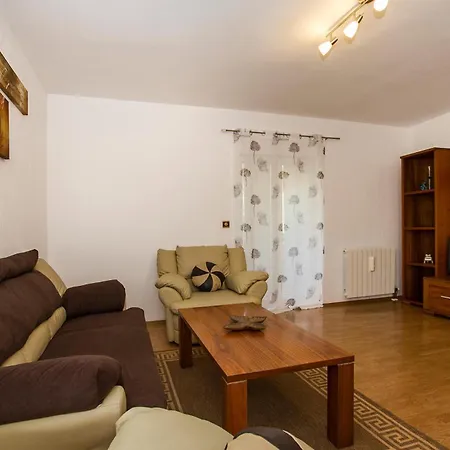 5 Bedroom Stunning In Semesterbostad Nedeščina