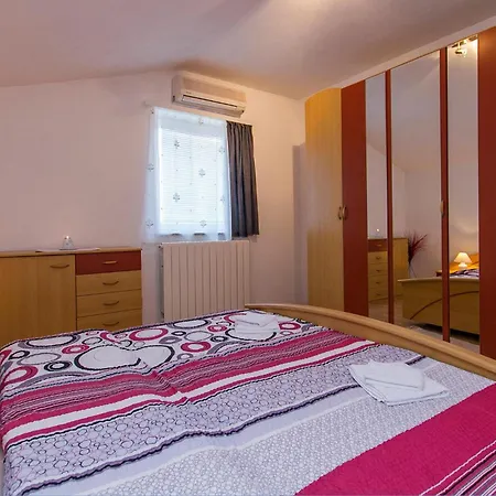 Holiday home 5 Bedroom Stunning Home In Nedescina *