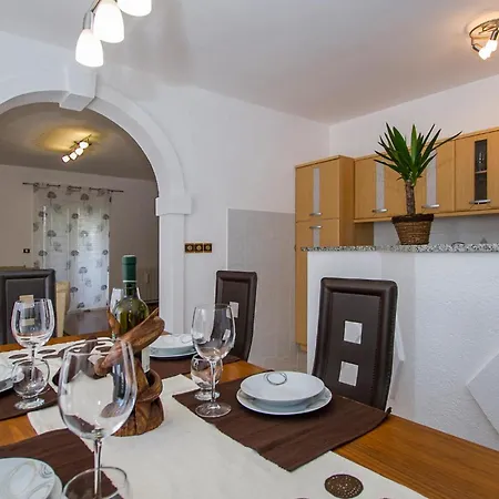 5 Bedroom Stunning Home In Nedescina Holiday home
