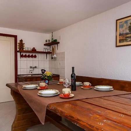 5 Bedroom Stunning Home In Nedescina Holiday home