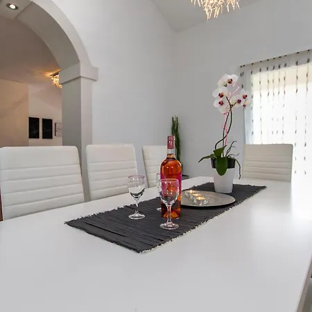5 Bedroom Stunning Home In Nedescina Nedescina