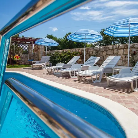 5 Bedroom Stunning Home In Nedescina