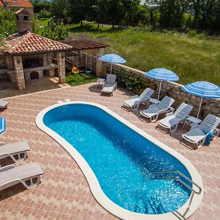 5 Bedroom Stunning Home In Nedescina Holiday home