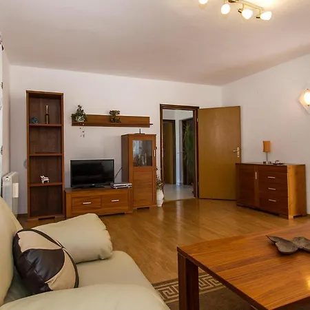 Holiday home 5 Bedroom Stunning Home In Nedescina